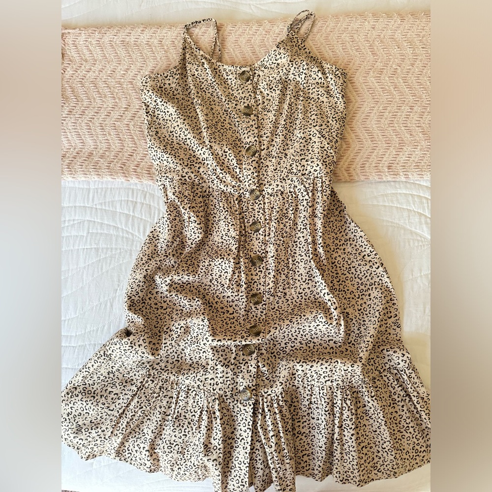 DRESS (not so long, not so short). Leopard print. Brand new.